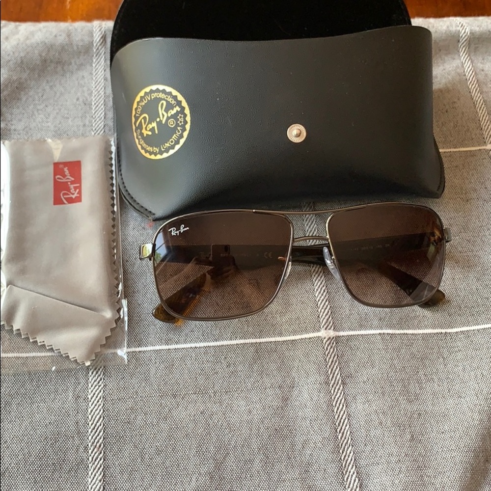 brown Ray Bans with case and cleaner
